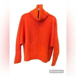 Banana Republic turtle neck. Size ML. Orange. Good condition